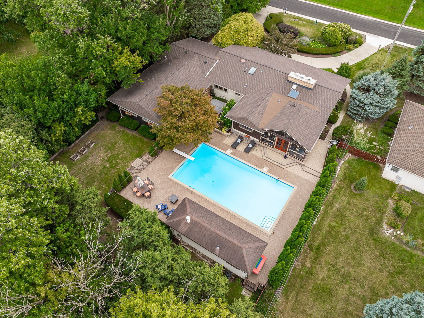 Property Photo: 12 Meadowood Drive IL 60523