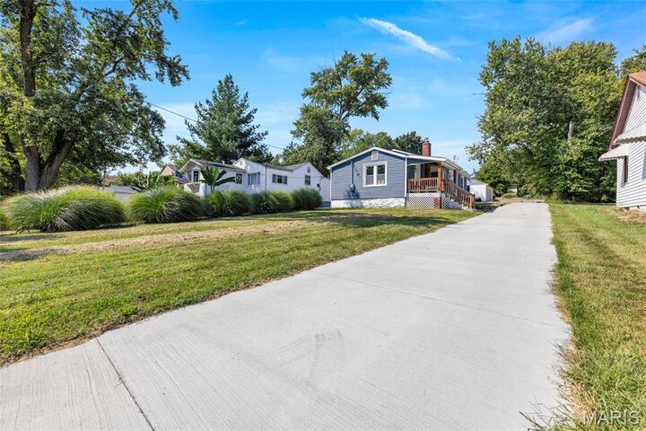 Property Photo:  21 Shumate Avenue  MO 63043 