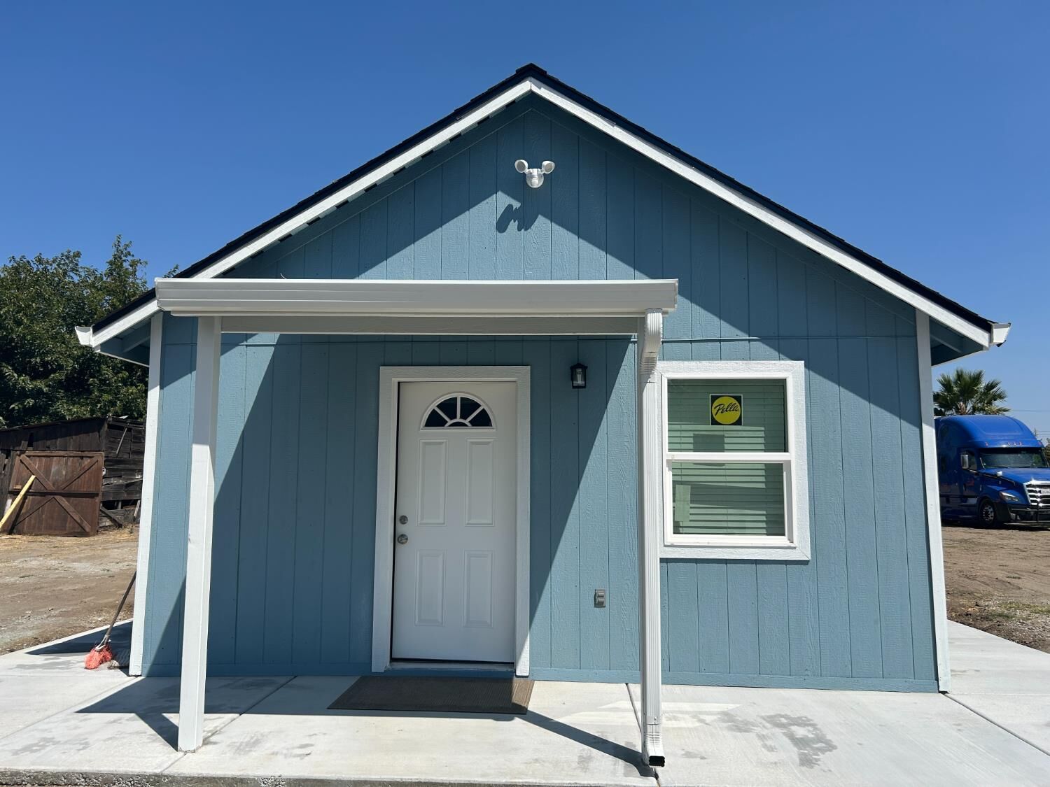 Property Photo:  180 N Airport Way B  CA 95337 