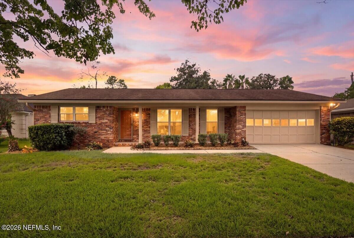 Property Photo:  9042 Warwickshire Road  FL 32257 