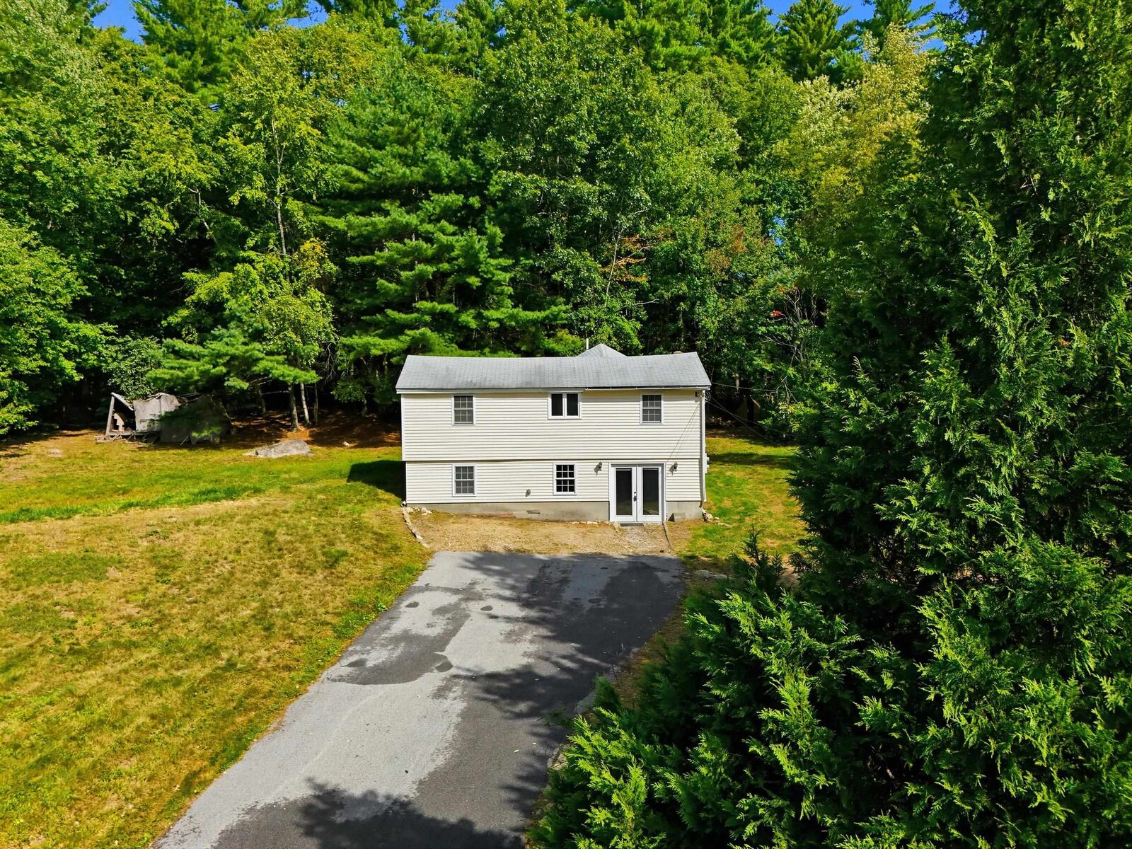 Property Photo: 9 Zapora Drive NH 03106