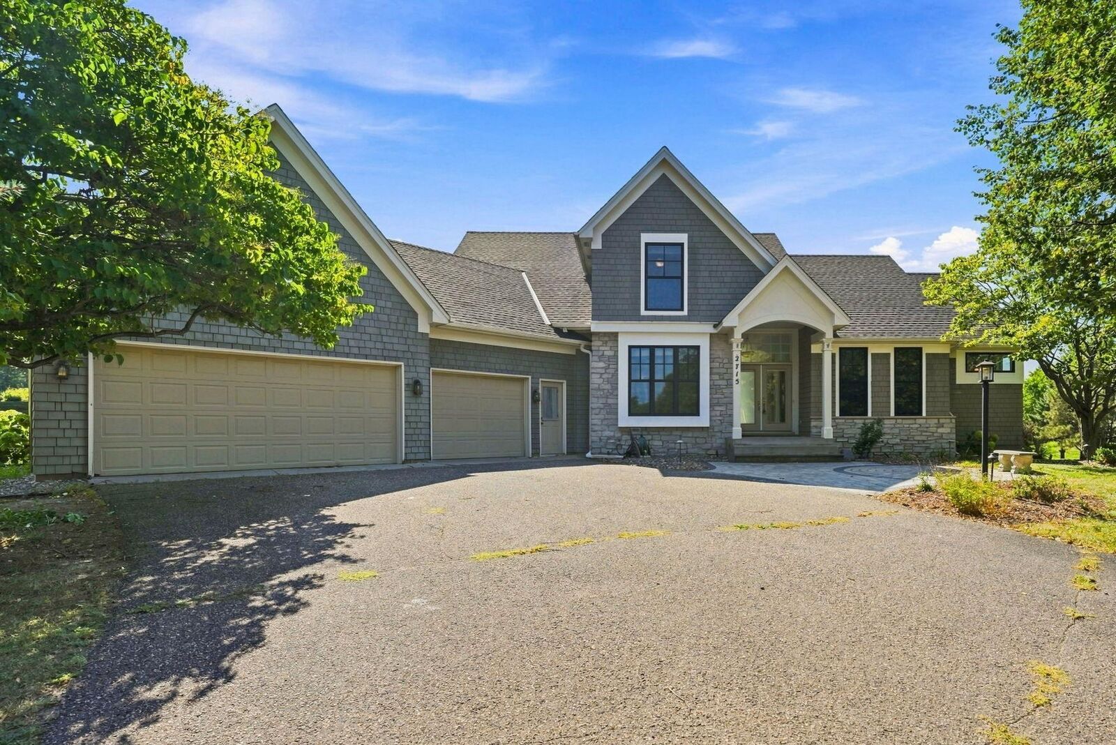 Property Photo:  2715 Edgewater Bay  MN 55125 