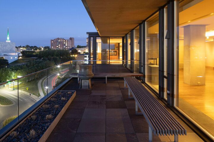 Property Photo:  301 Kenwood Parkway 801  MN 55403 
