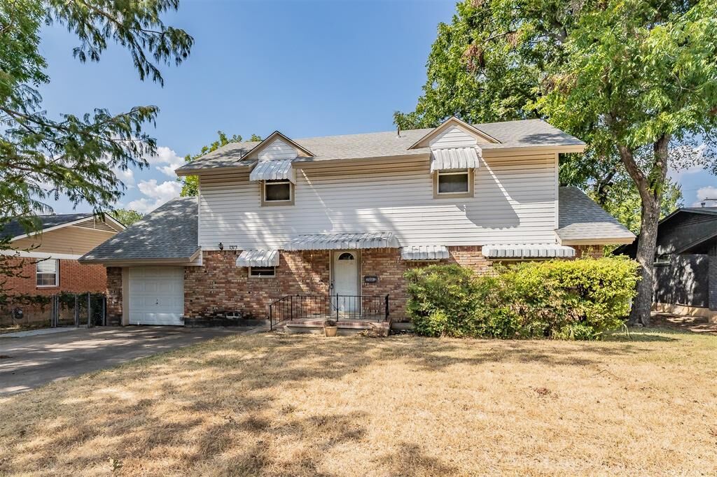 Property Photo: 1313 Killian Drive TX 76013