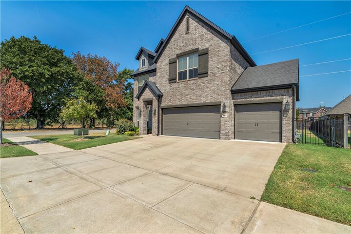 Property Photo:  2404 SW Preston Park Avenue  AR 72713 