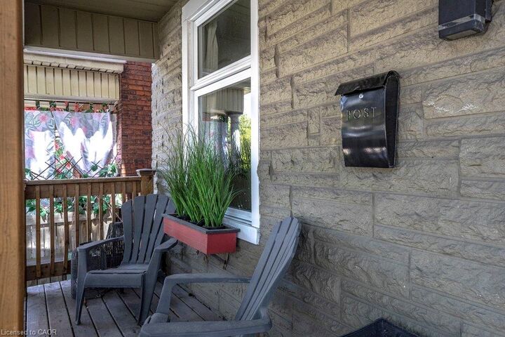 Property Photo:  148 Dundurn Street N  ON L8R 3E8 
