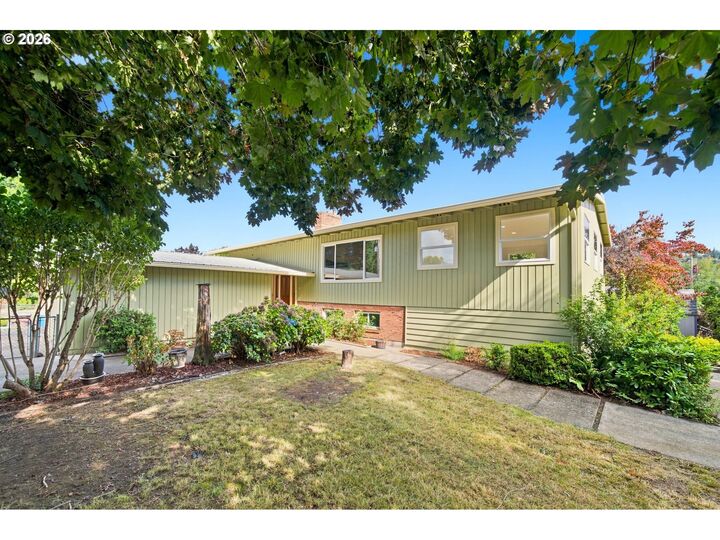 Property Photo:  2925 E 1st Ave  WA 98607 