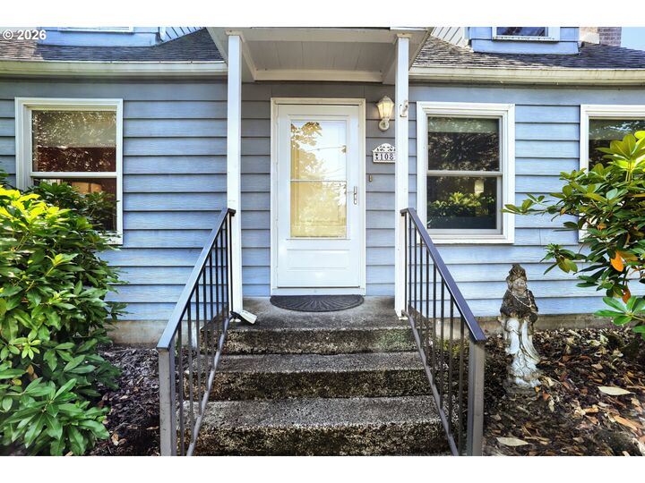 Property Photo:  108 NE 19th Ave  WA 98607 