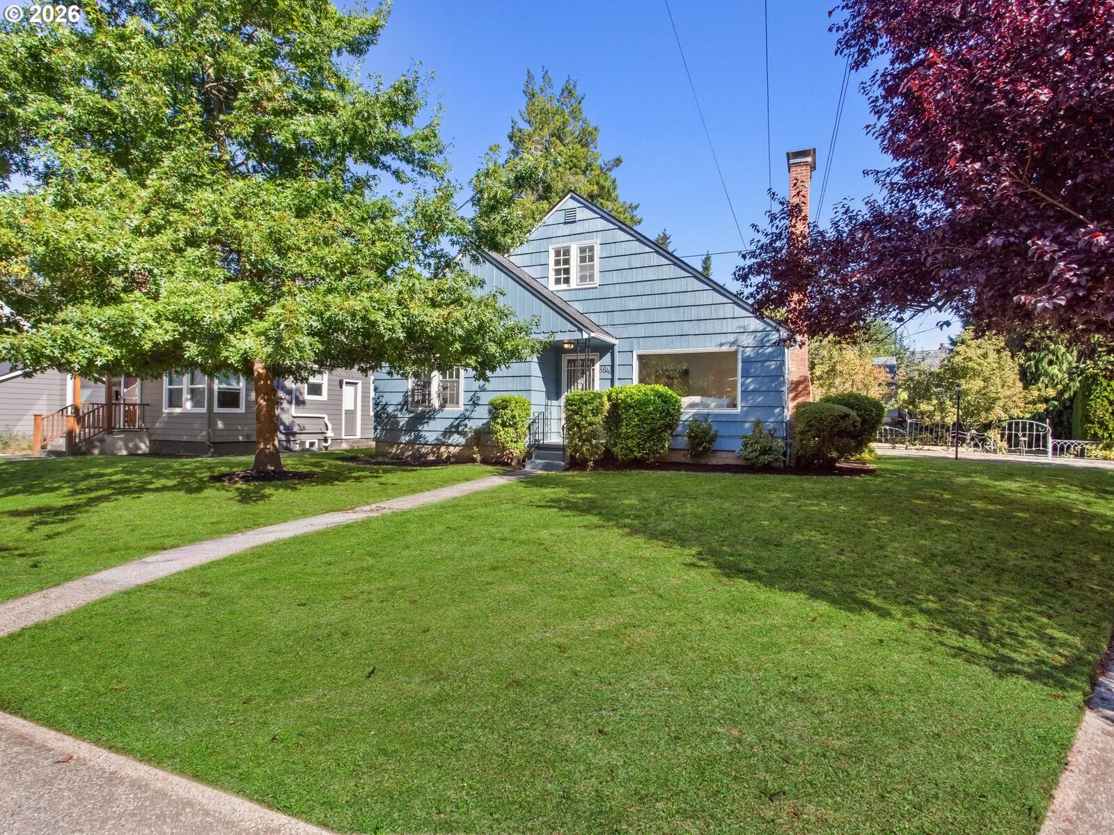 Property Photo: 8845 NE Broadway OR 97220