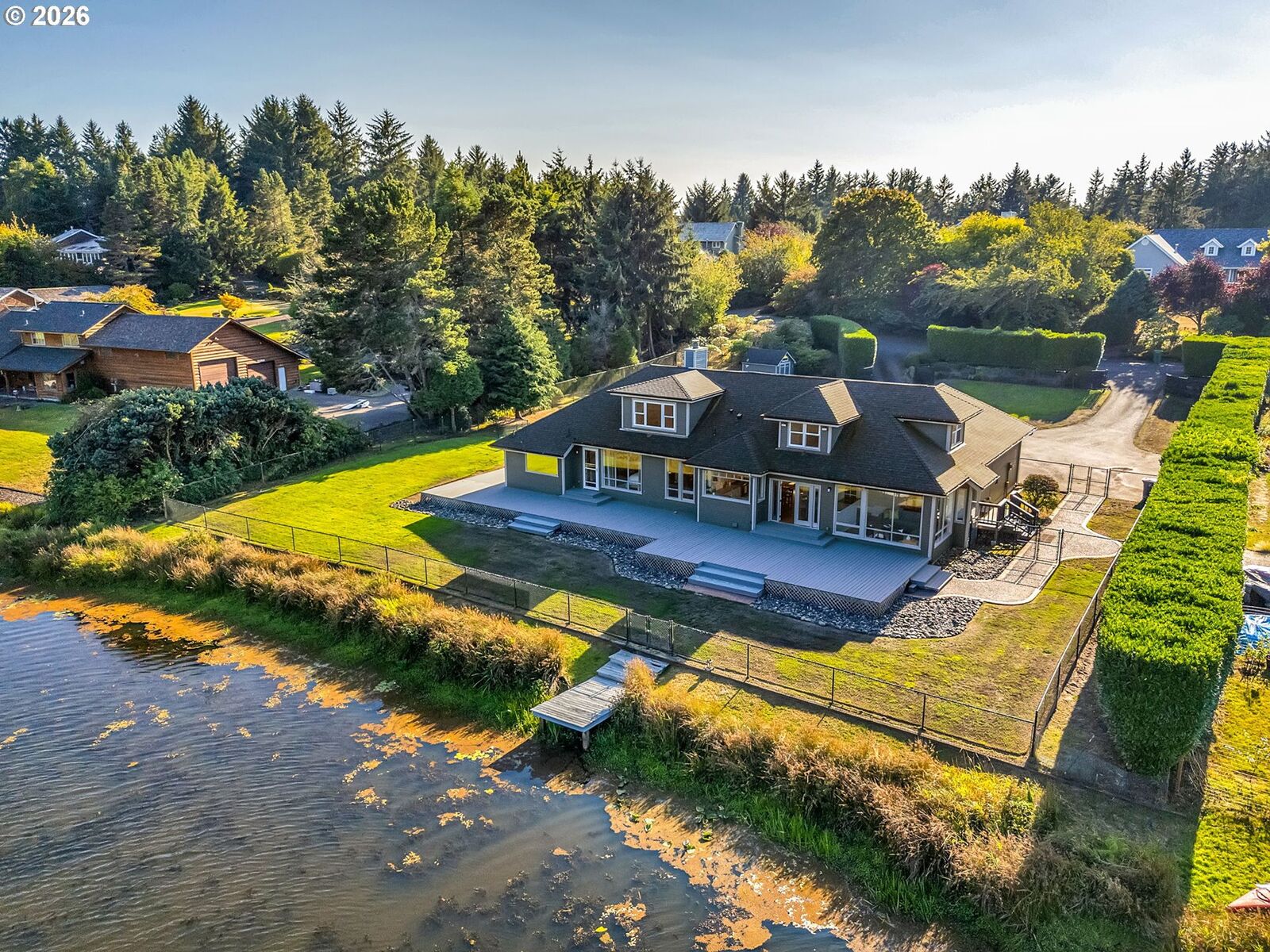 Property Photo: 1202 SW Pine Dr OR 97146