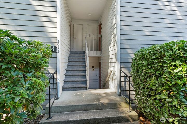 Property Photo:  3033  127th Place SE I11  WA 98005 