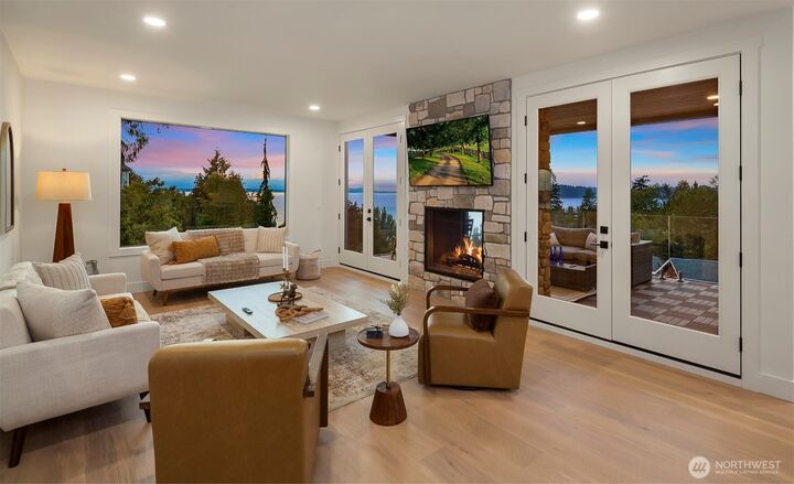 Property Photo: 7126 Picnic Place WA 98026