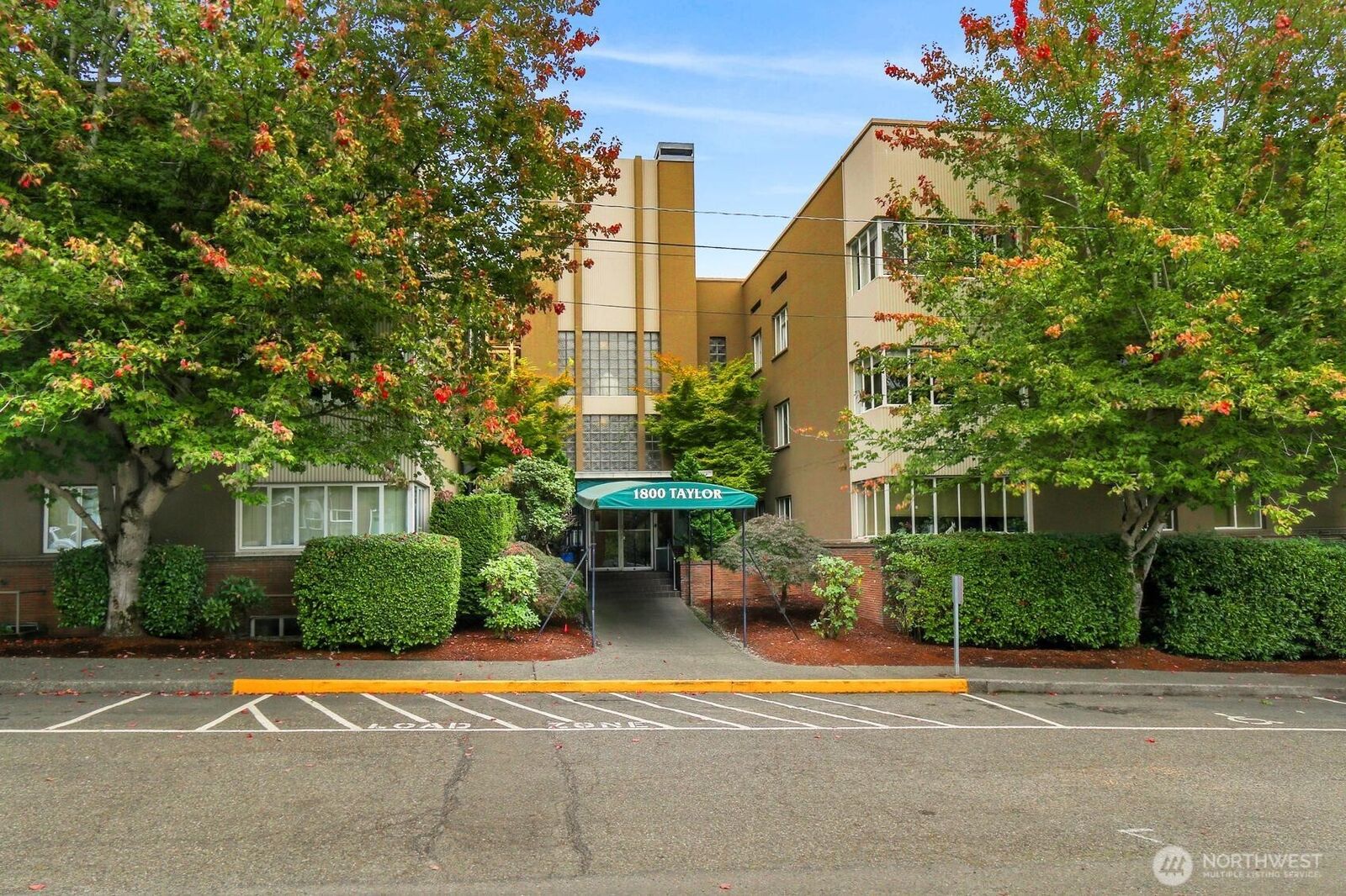 Property Photo:  1800  Taylor Avenue N 102  WA 98109 