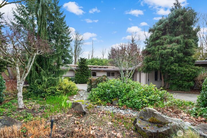 Property Photo: 16 Cascade Key WA 98006