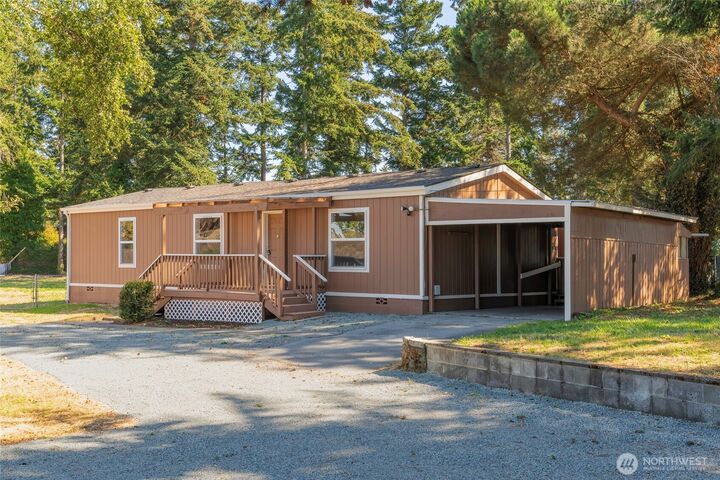 Property Photo:  1004  Diane Avenue  WA 98277 