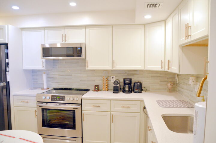 Property Photo:  3090 N Course Drive 805  FL 33069 