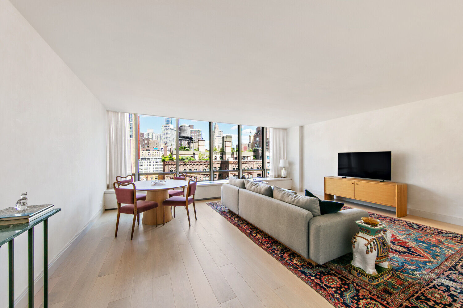 Property Photo:  860 United Nations Plaza 14D  NY 10017 