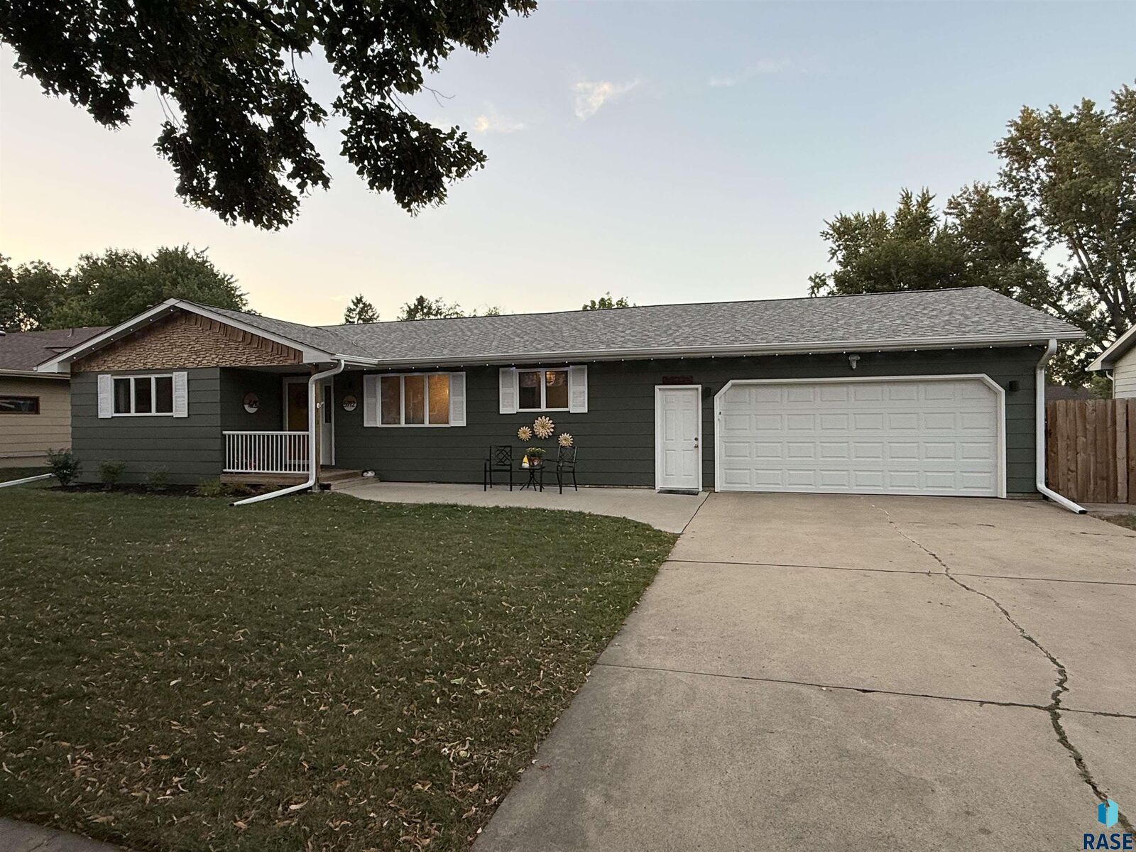 Property Photo: 5712 W Walden Dr SD 57106-0860