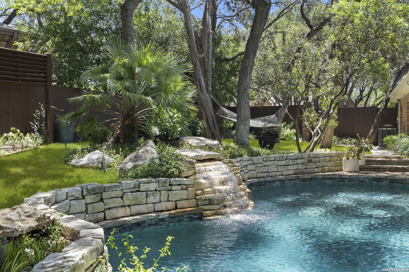 Property Photo:  10 Inwood Mnr  TX 78248 