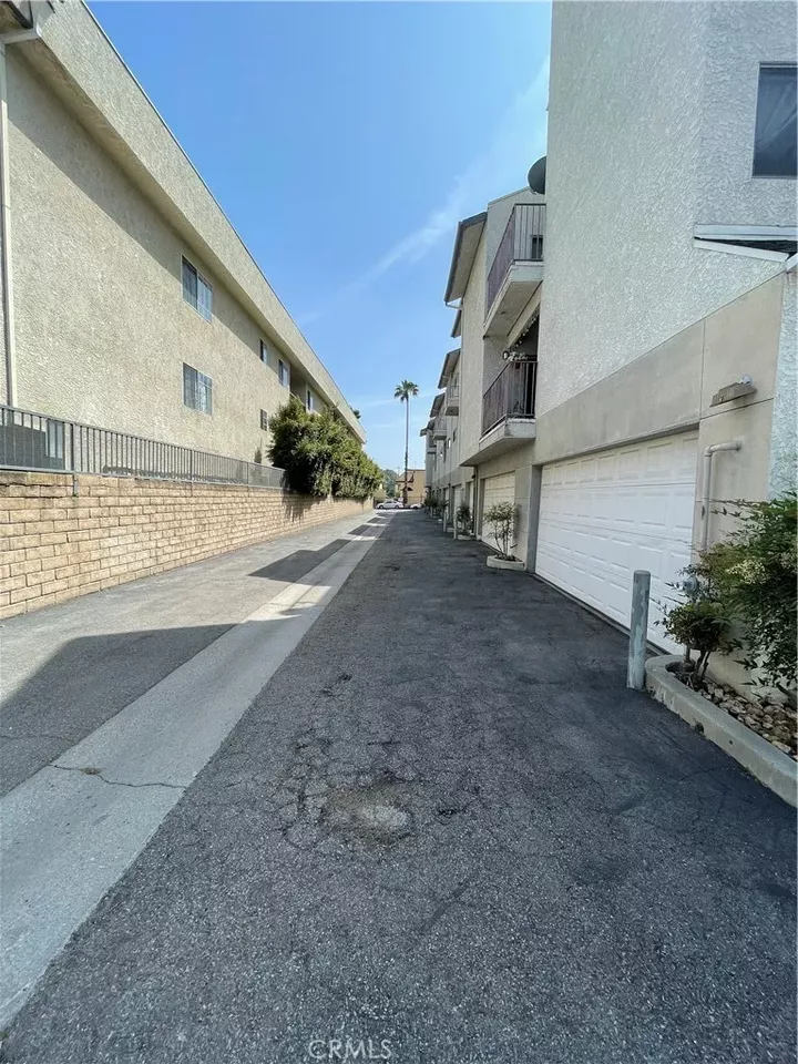 Property Photo:  20155 Keswick Street 106  CA 91306 