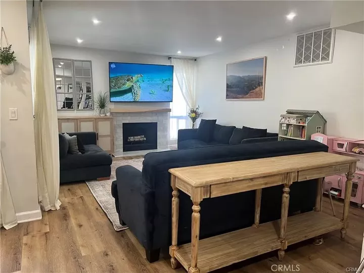 Property Photo:  20155 Keswick Street 106  CA 91306 