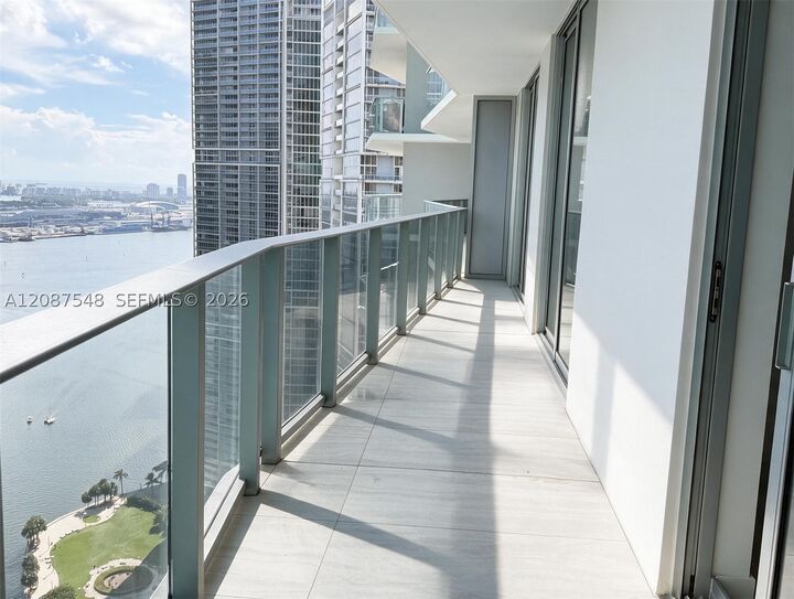 Property Photo:  77 SE 5th St 4003  FL 33131 