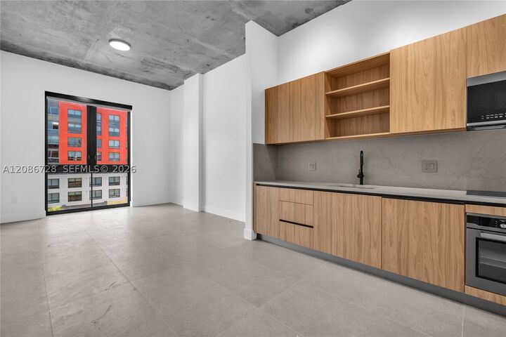 Property Photo: 91 NW 27th St 403 FL 33127