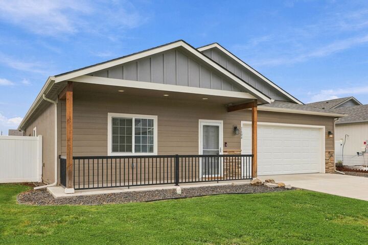 Property Photo:  1604 E Marilyn Cir  WA 99006 