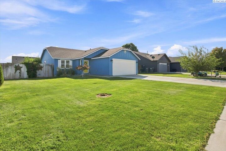 Property Photo:  6107 Westport Ln  WA 99301-7801 