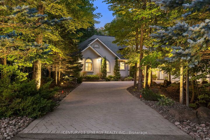 Property Photo: 5732 Queenscourt Crescent ON K4M 1K3