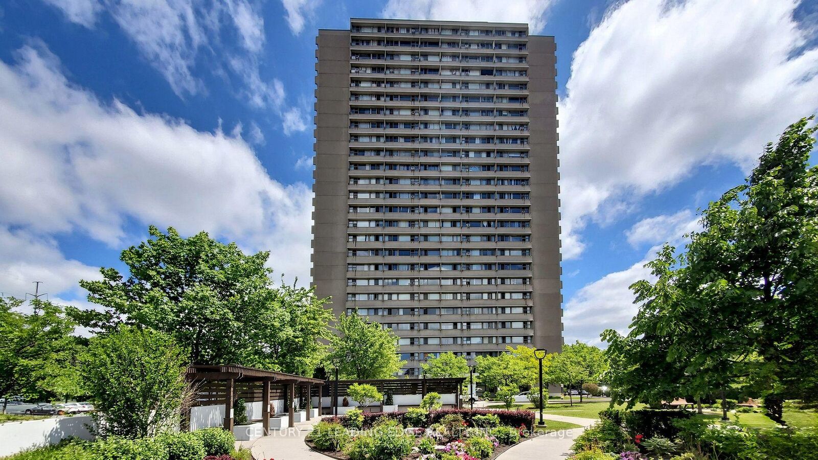 Property Photo:  725 Don Mills Road 1006  ON M3C 1S8 