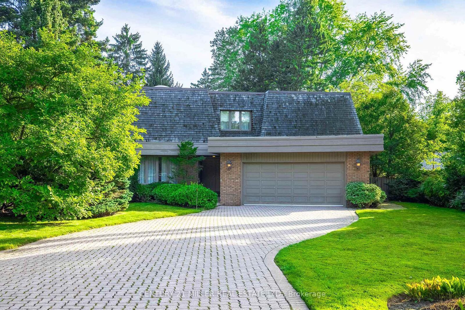 Photo de la propriété: 16 Colonial Crescent ON L6J 4K9