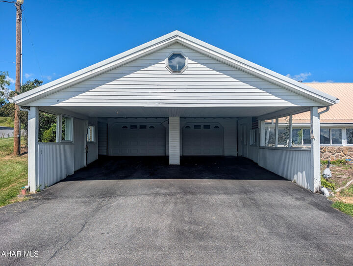 Property Photo: 622 Country Ridge Road PA 15522