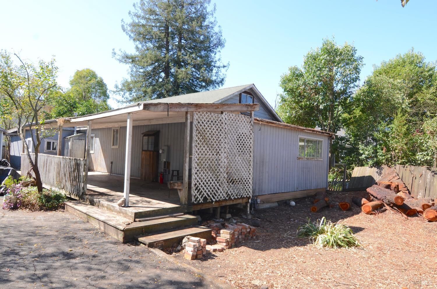 Property Photo:  2610 Giffen Avenue  CA 95407 