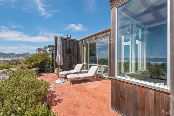Property Photo:  290 Seadrift Road  CA 94970 