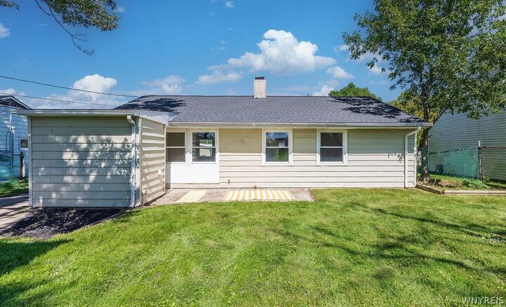 Property Photo:  82 Riverdale Drive  NY 14072 