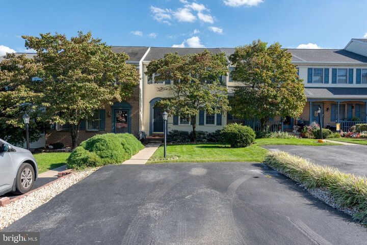 Property Photo: 130 Robin Hill Circle PA 17404