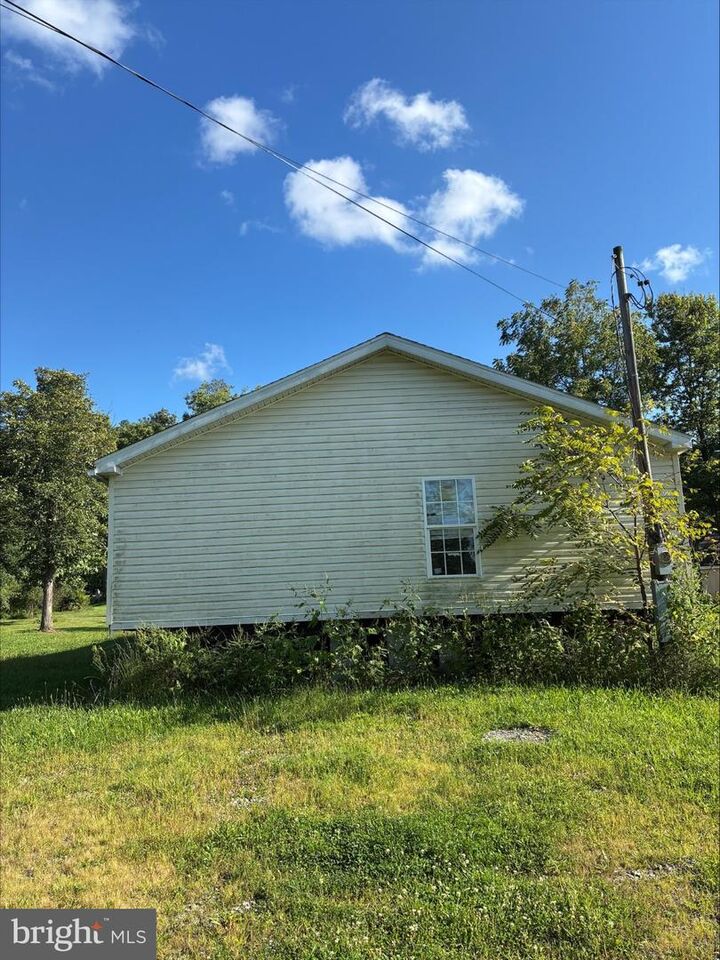 Property Photo:  18 Maple Avenue  PA 17029 