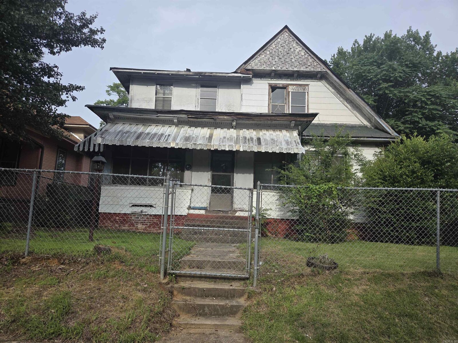 Property Photo:  2709 S Izard  AR 72206 
