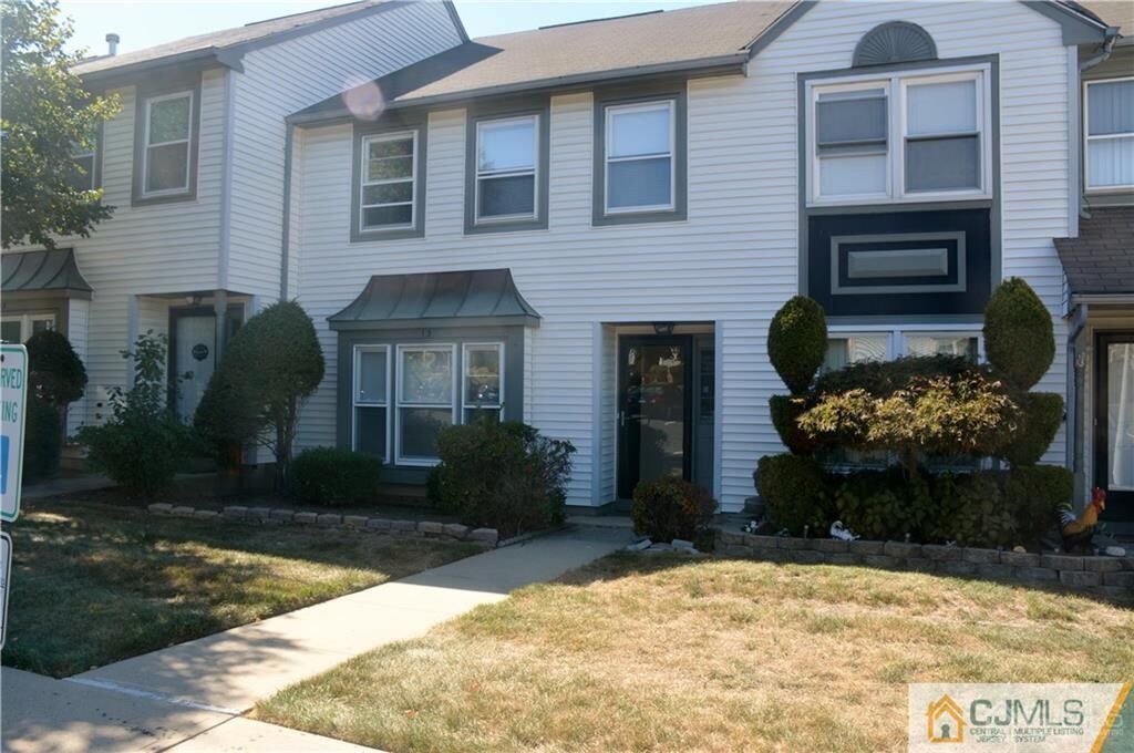 Property Photo:  13 Heritage Square  NJ 08872 