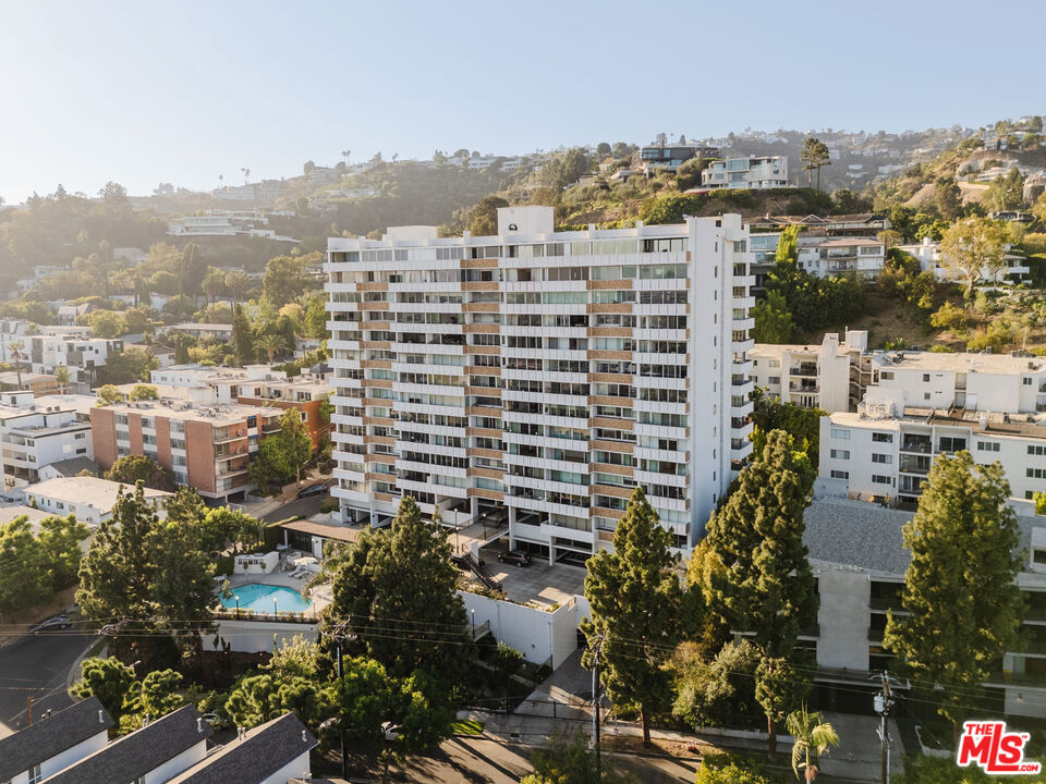 Property Photo:  8787 Shoreham Dr, Unit 407  CA 90069 