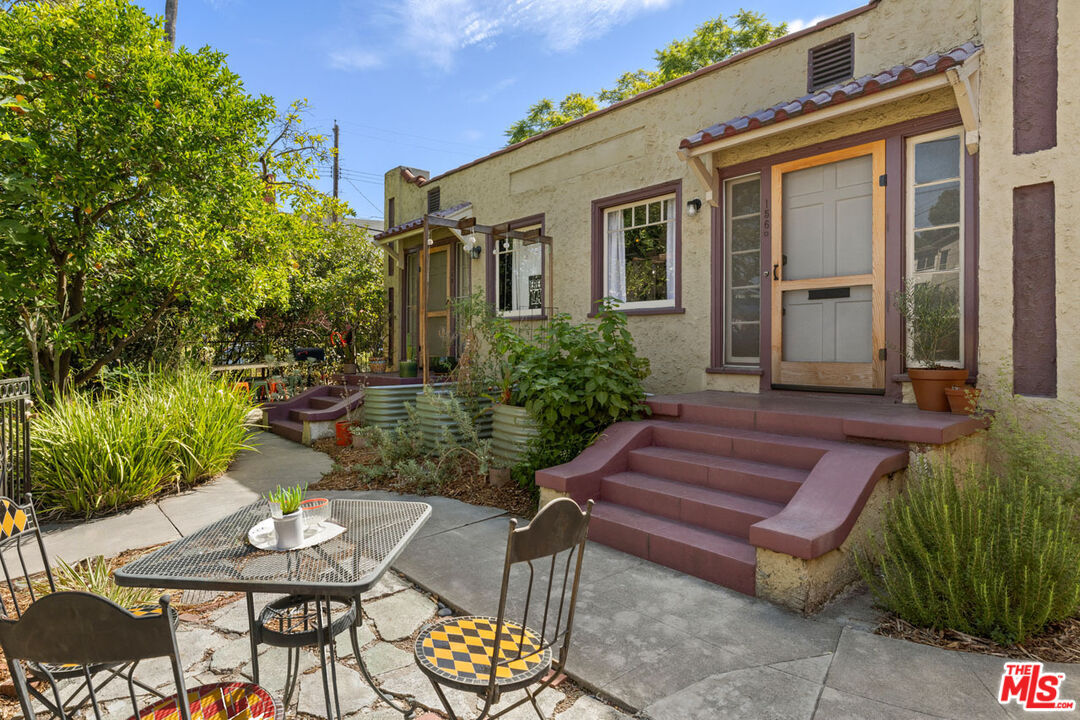 Property Photo: 1560 Morton Ave CA 90026