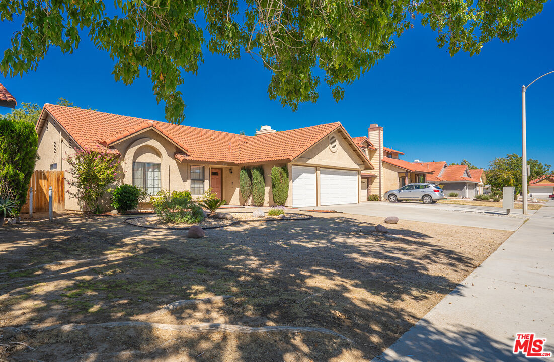 Property Photo: 37519 Rose St CA 93552