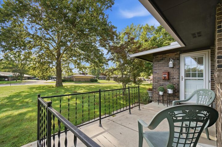 Property Photo:  1237 Woodbrook Lane  OH 43223 