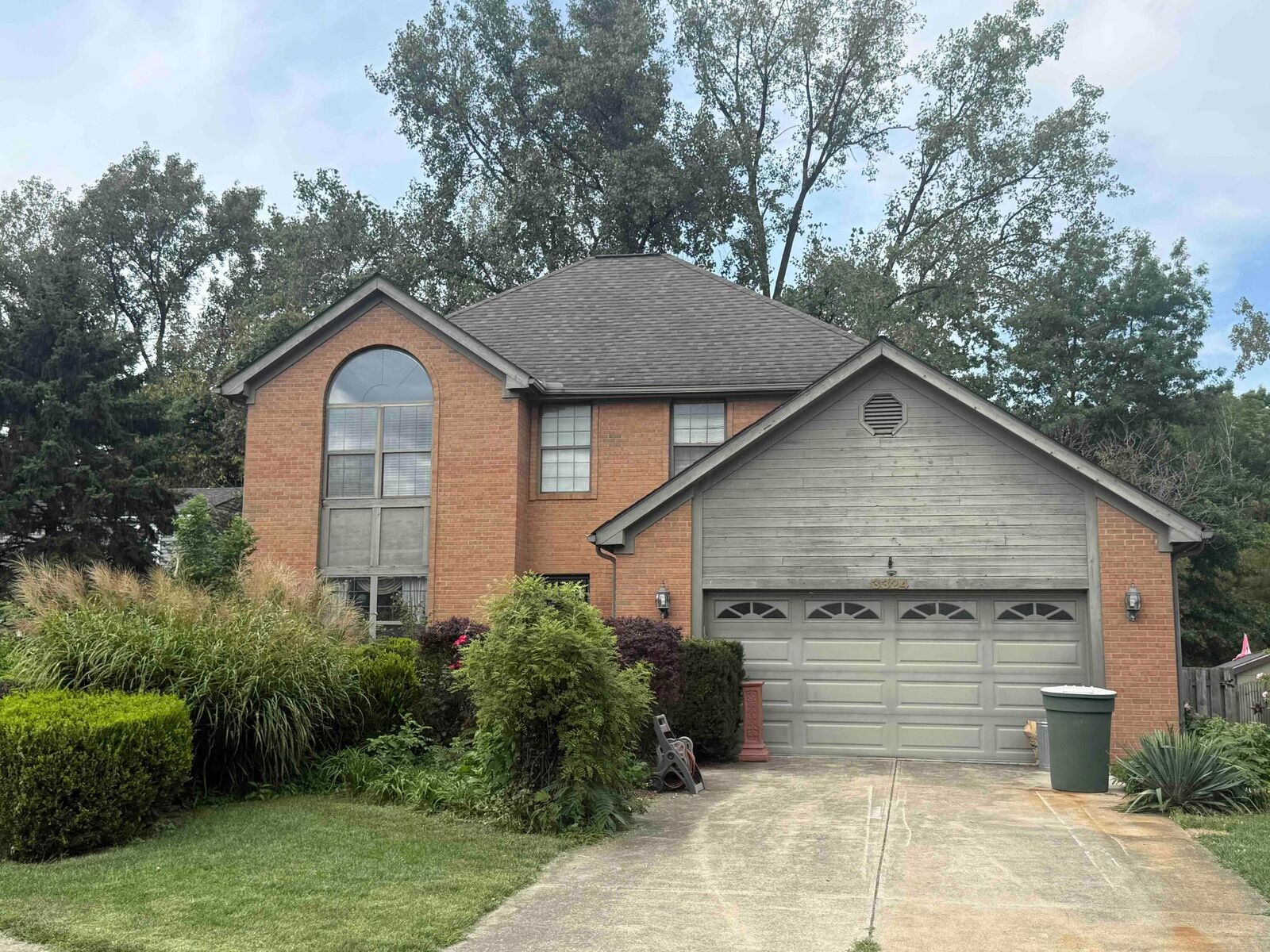 Property Photo: 3324 Brichar Way OH 43204