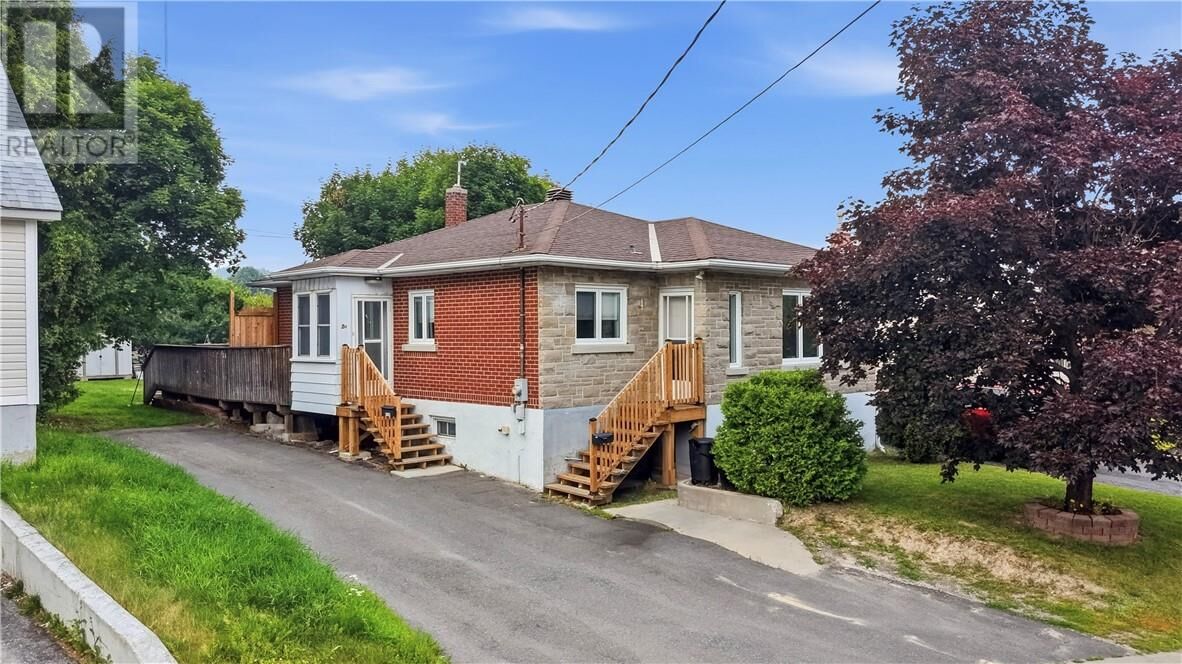 Property Photo:  255 Fenton Avenue  ON P3C 3E3 