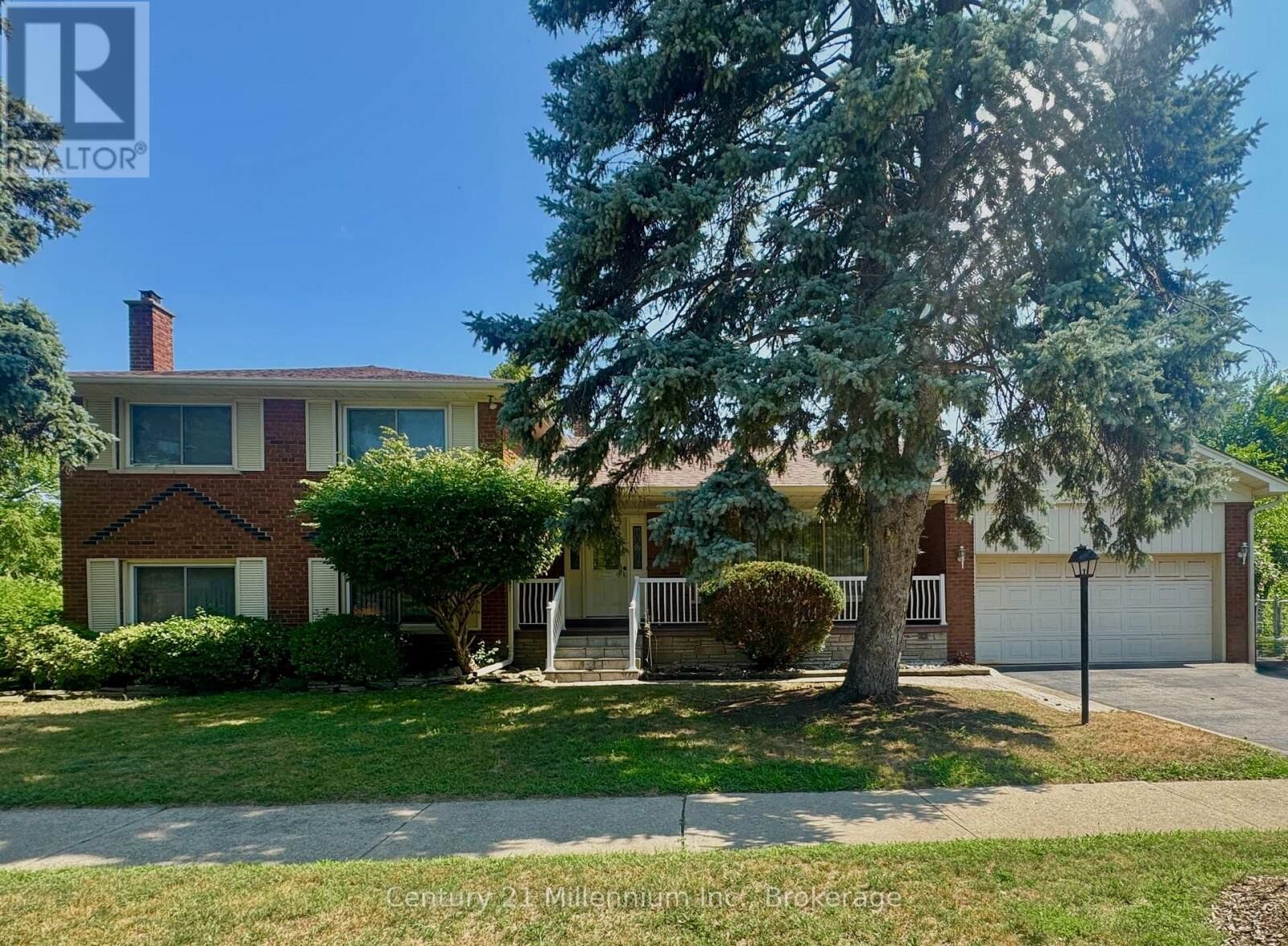 Property Photo: 353 Chantenay Drive ON L5A 1E9