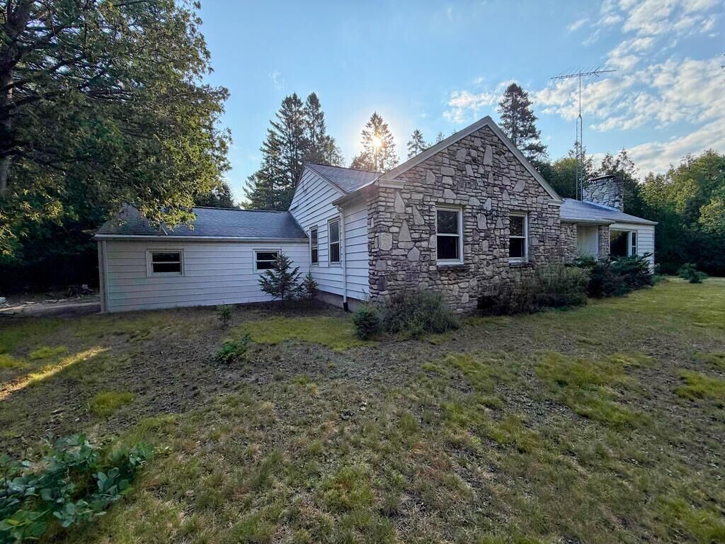 Property Photo:  3004 Olson Ln  WI 54211 