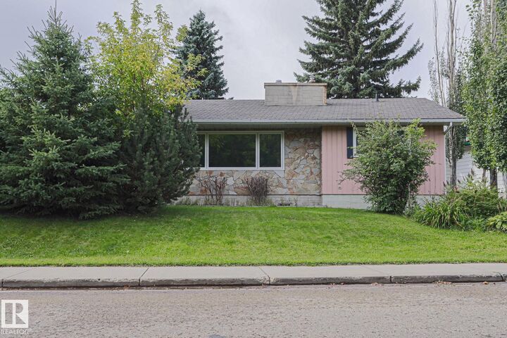 Property Photo:  5807 48B Avenue  AB T4V 0L9 