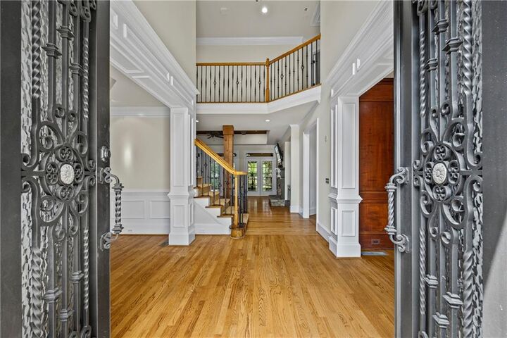 Property Photo: 5545 Stoneleigh Drive GA 30024